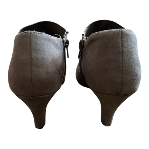 London Fog Bobbie Faux Suede Ankle Booties Gray Elastic Detail Size 9 3" Heel - Picture 3 of 5